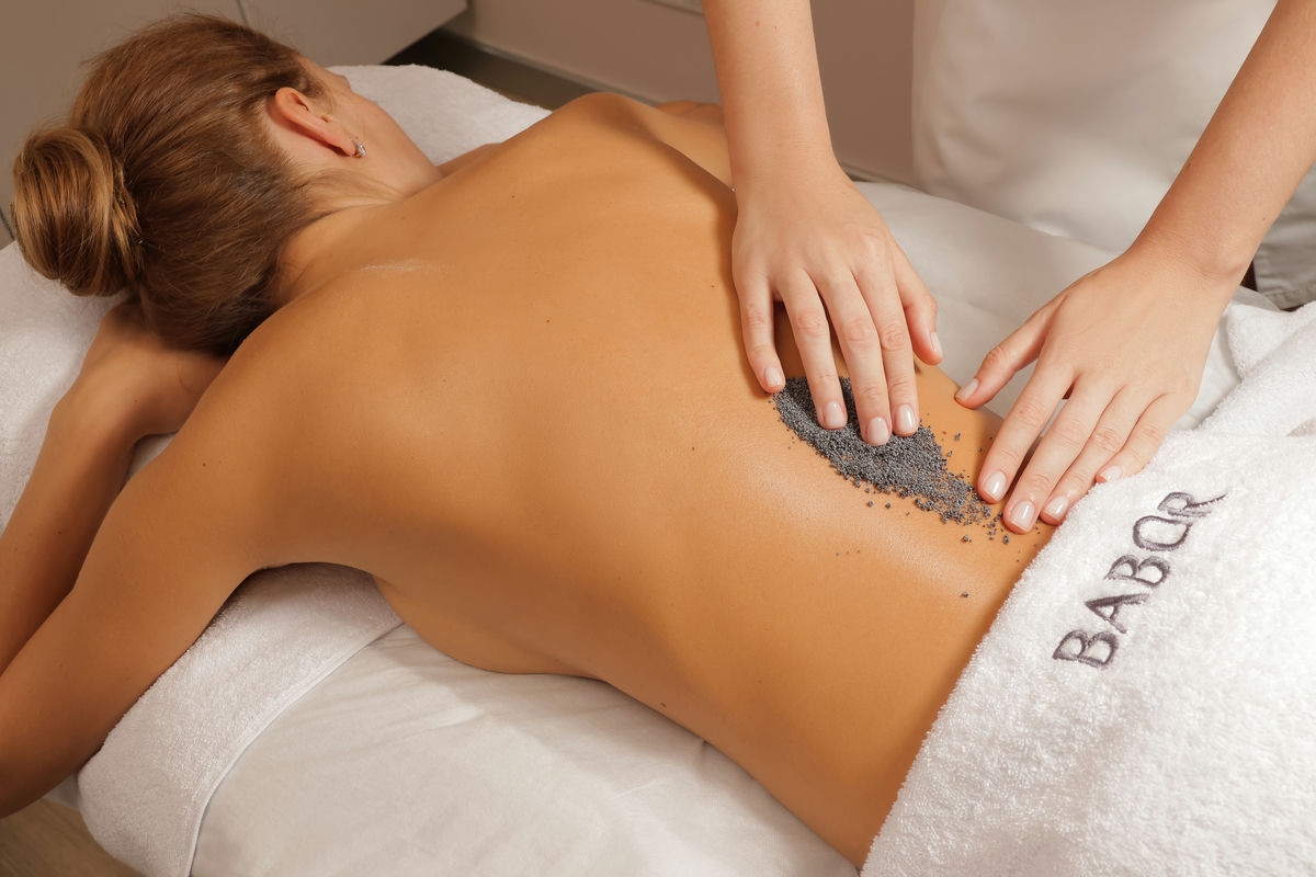 Пилинг с семенами мака и расслабляющий массаж